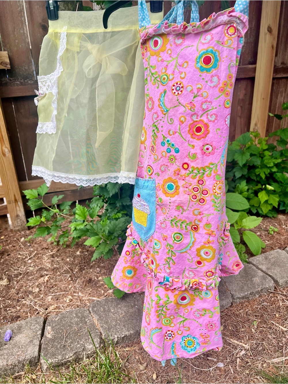 LOT 3 vintage cooking aprons 50’s 80’s ruffles bows sheer lace cupcakes 🧁 pasta🎀